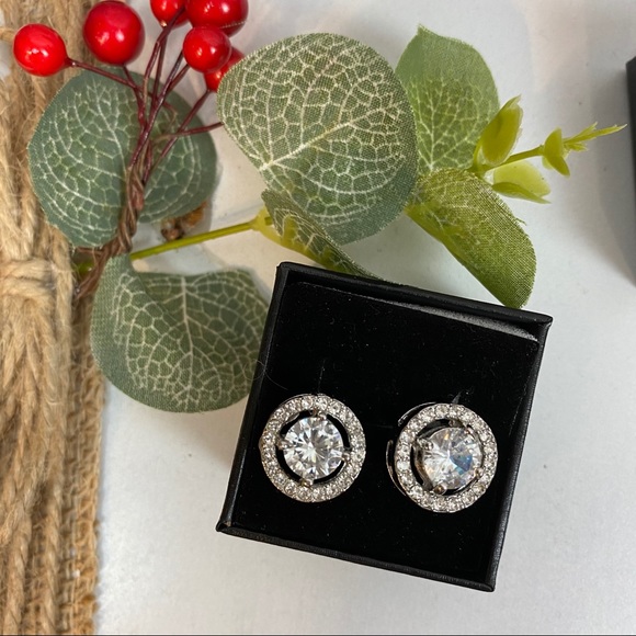 White Gold Plated Crystal Zircon Earring Gift Box - Picture 3 of 5